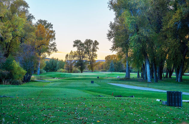 The par-3 7th at Dos Rios Golf Club.
