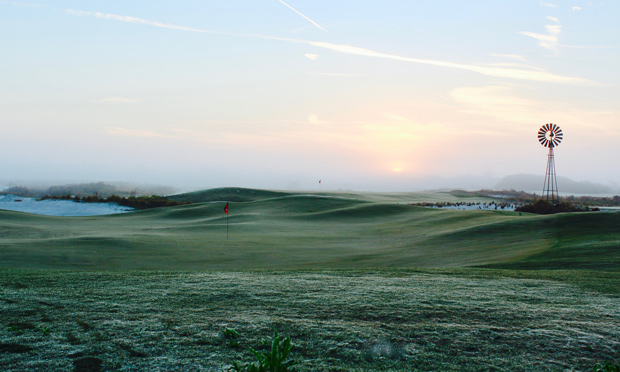 Fog rolls in at no. 9 at Streamsong black